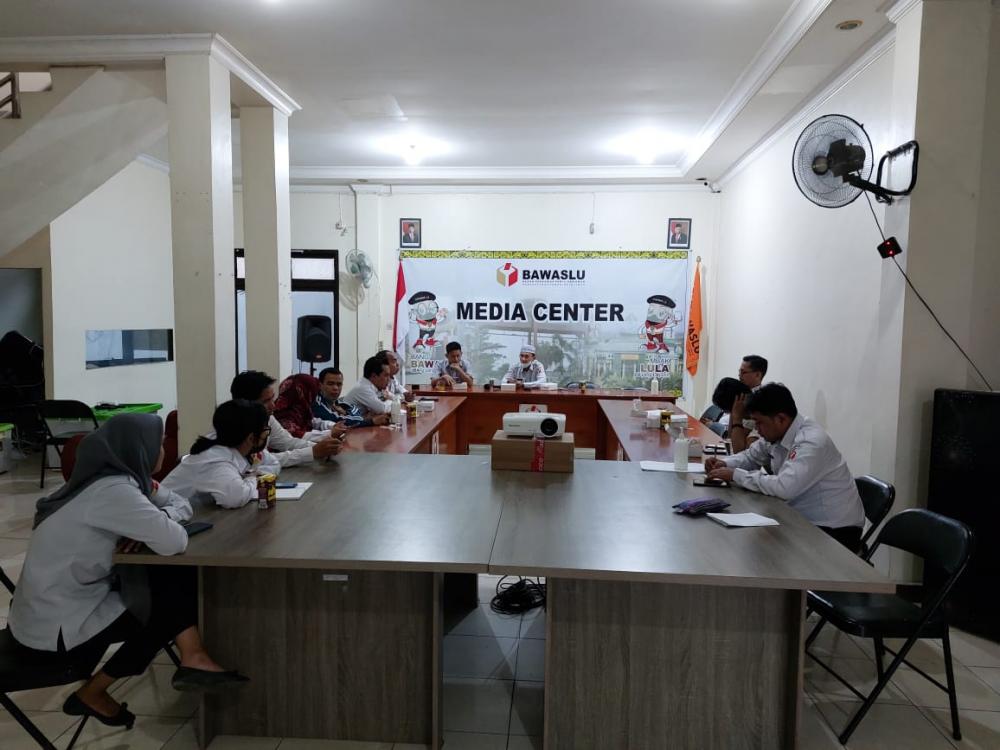 Persiapan Sosialisasi Pengawasan Pemilu Partisipatif, Bawaslu Kotim Adakan Rapat Internal