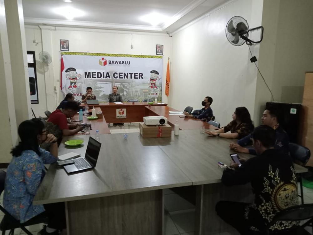 Jelang Verifikasi Faktual Perbaikan Partai Politik Calon Peserta Pemilu 2024, Tim Fasilitasi Pengawasan Bawaslu Kab. Kotim Gelar Rapat Persiapan Teknis Pengawasan Melekat (Waskat)