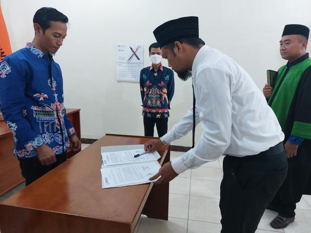 Bawaslu Kotim Lantik PAW Panwaslu Kecamatan Mentaya Hilir Selatan