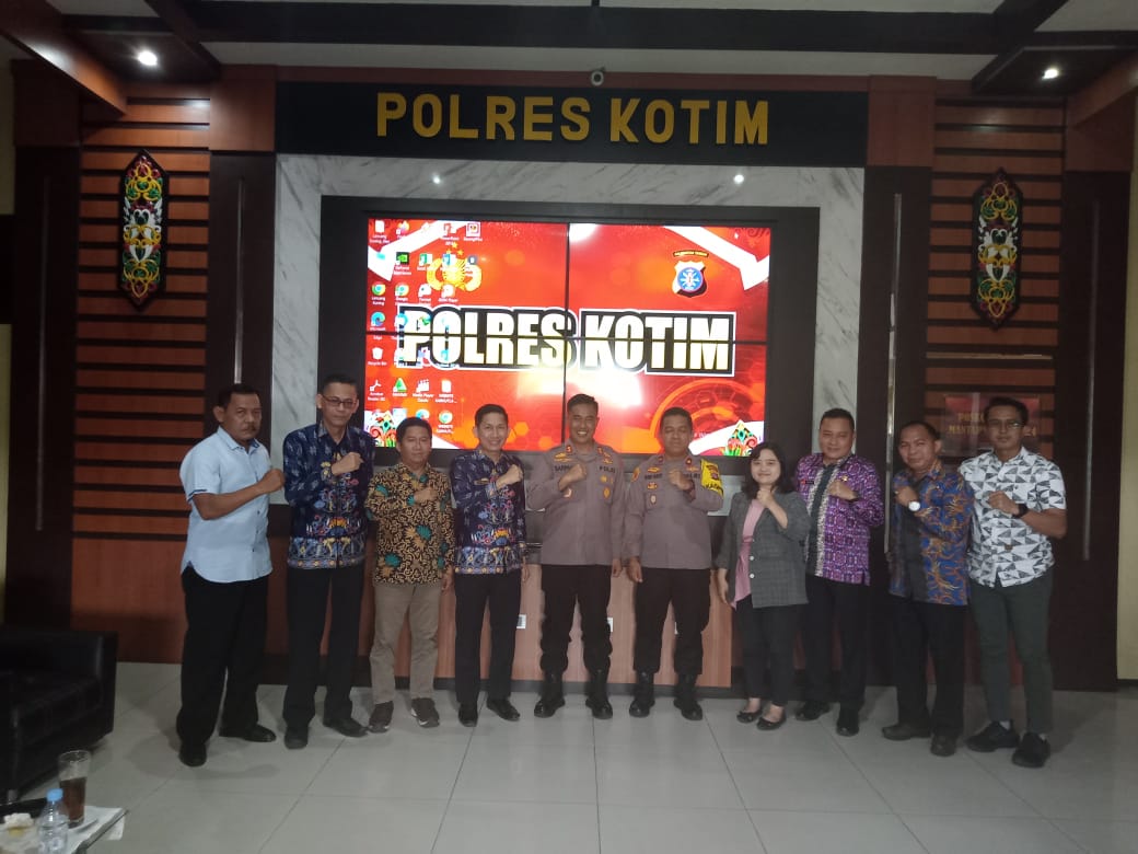 TERUS BANGUN KOMUNIKASI, BAWASLU KOTIM KUNJUNGI PENGADILAN NEGERI SAMPIT DAN POLRES SAMPIT