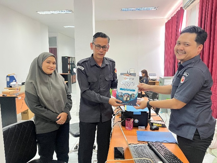 BAWASLU KOTIM SERAHKAN LAPORAN AKHIR PENGAWASAN PILKADA TAHUN 2024 KE BAWASLU RI