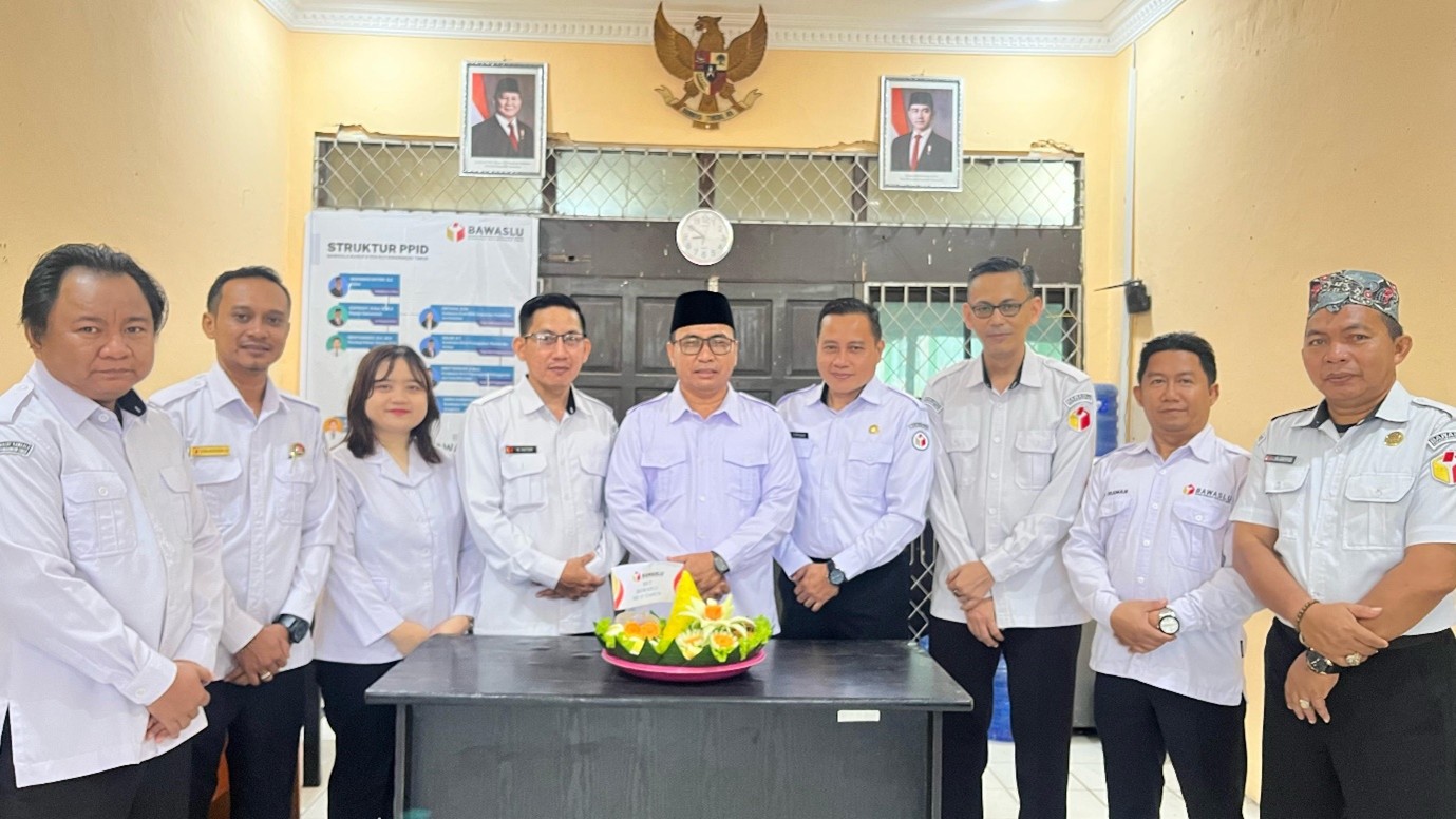 Bawaslu Kotim melaksanakan tasyakuran dalam rangka merayakan HUT ke-17