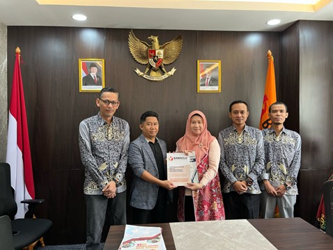 Bawaslu Kabupaten Kotawaringin Timur menyerahkan Laporan Akhir Penanganan Pelanggaran Pilkada 2024