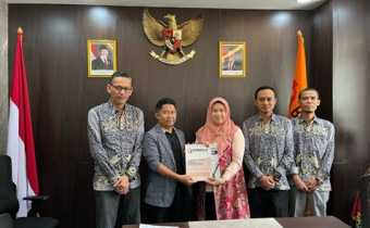 Bawaslu Kabupaten Kotawaringin Timur menyerahkan Laporan Akhir Penanganan Pelanggaran Pilkada 2024