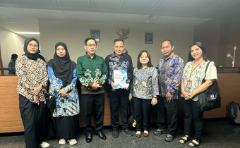 Serahkan Laporan Keuangan