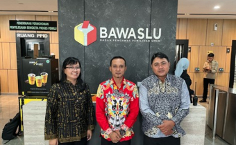 Serahkan Laporan Tahunan Penyelesaian Sengketa